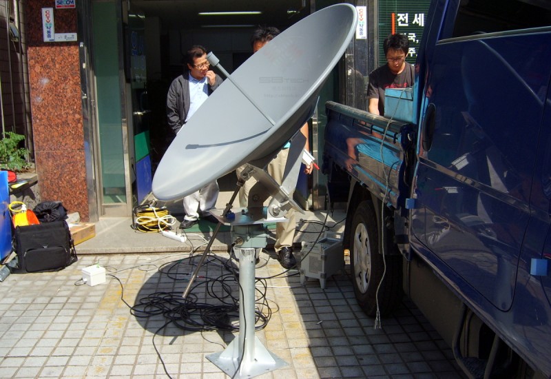 1.2m Ku-band Satellite Antenna with Positioner  카세그레인 안테나  1.2m Ku-band 포지셔너 안테나  하이게인 시험 의뢰  Cassegrain Antenna 에스비테크  httpsbtech…